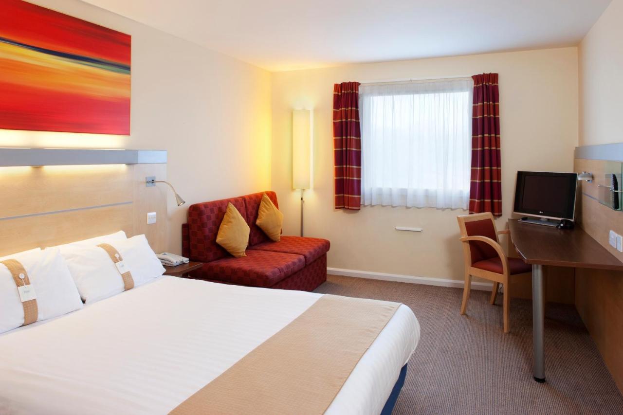 Holiday Inn Express Cardiff Airport, An Ihg Hotel Ngoại thất bức ảnh